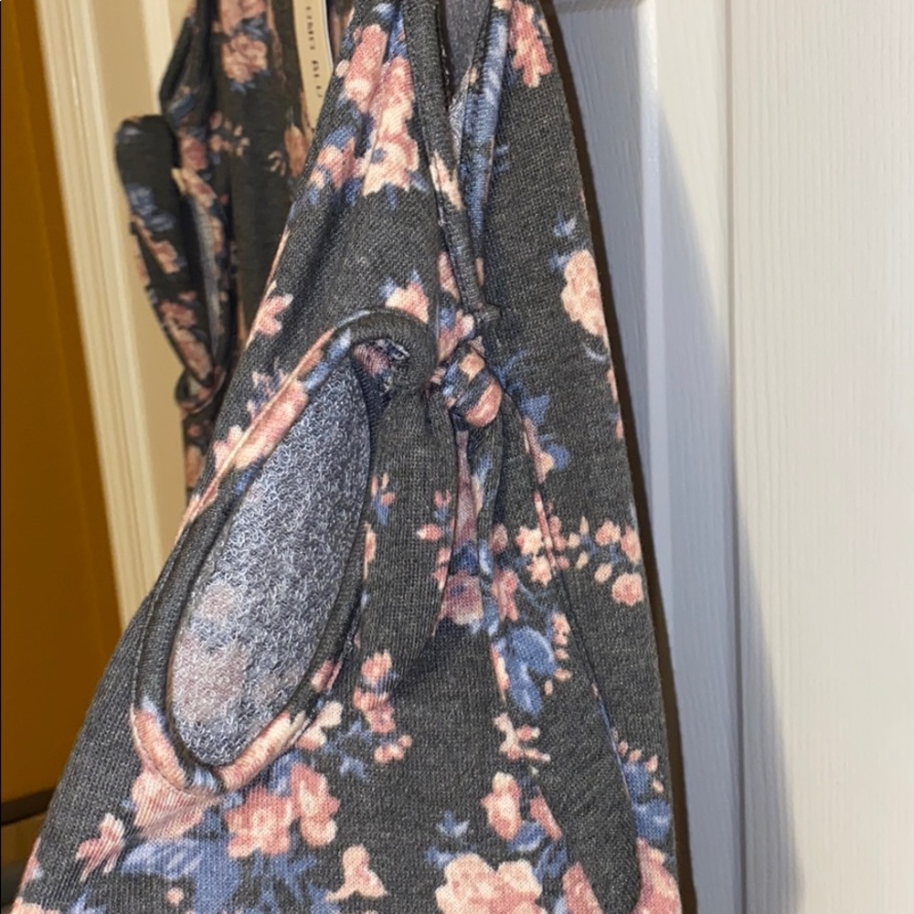 Floral top - Picture 2 of 3